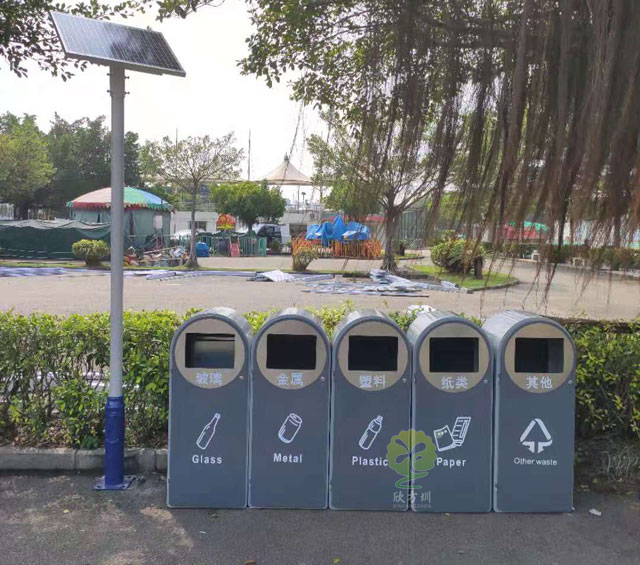 新款多分類果皮箱垃圾分類收集容器太陽(yáng)能供電，智能滿溢功能通過(guò)平臺(tái)遠(yuǎn)程終端提醒